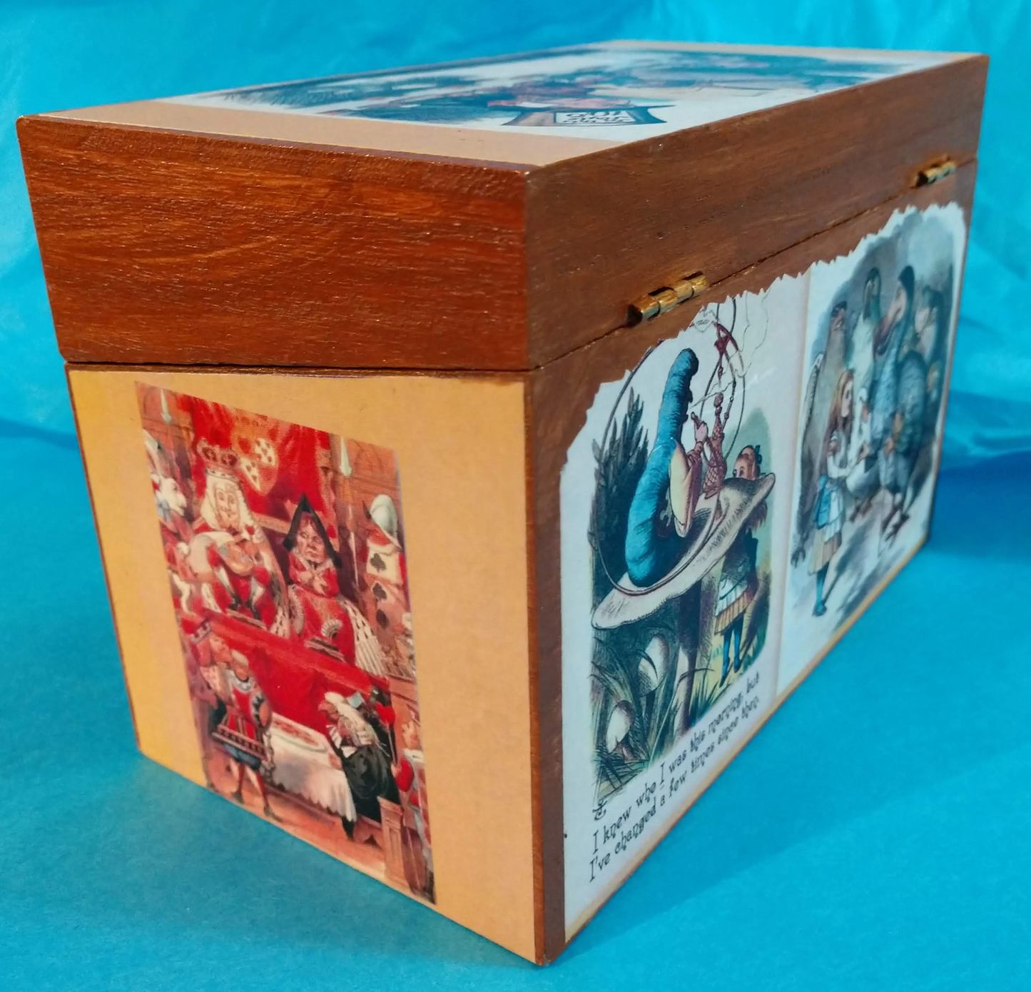 Alice in Wonderland Recipe Box-wood, paper : 6.5 x 4.5"