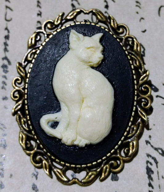 Cat Cameo Brooch